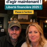 Femme souriante travaillant sur son budget financier à la maison.