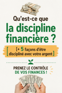Femme souriante en train de gérer ses finances avec un ordinateur portable