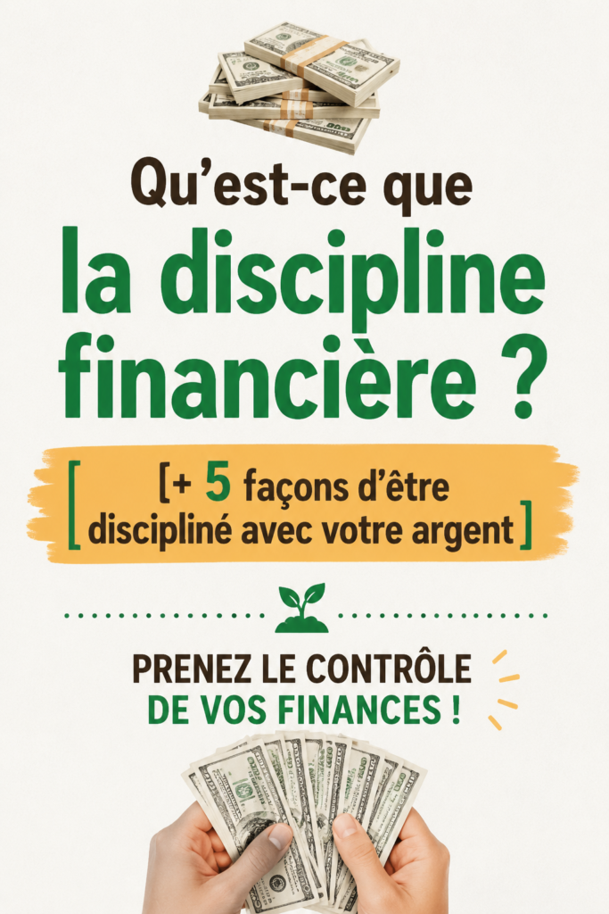 Femme souriante en train de gérer ses finances avec un ordinateur portable