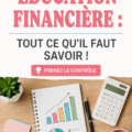 Femme consultant ses finances avec un ordinateur et un carnet