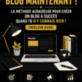 Femme souriante devant son ordinateur, travaillant sur son blog personnel.