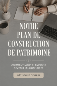 Une femme souriante, tenant un carnet financier, symbolisant la stratégie d'investissement.