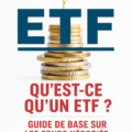 Femme consultant des graphiques d'ETF sur un ordinateur portable dans un environnement convivial.