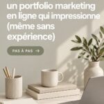 Femme consultant un portfolio marketing en ligne sur son ordinateur.