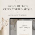 Femme consultant un guide sur la création de marque, dans un cadre chaleureux et accueillant.
